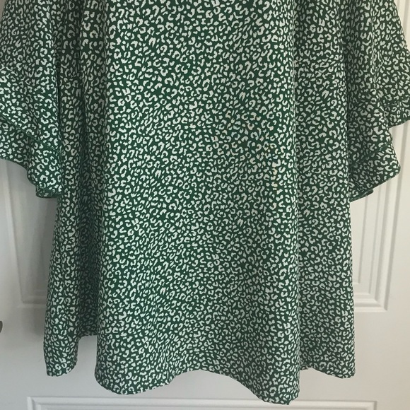 🔴 4/$15 SHEIN Women’s green floral print ruffle sleeve blouse + size 18 in EUC - Picture 8 of 13